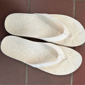 Reef Women’s Cream Floral Contour Sandals